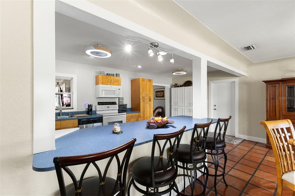 9854 51st Avenue North St. Petersburg, FL 33708 - Photo 13 of 52