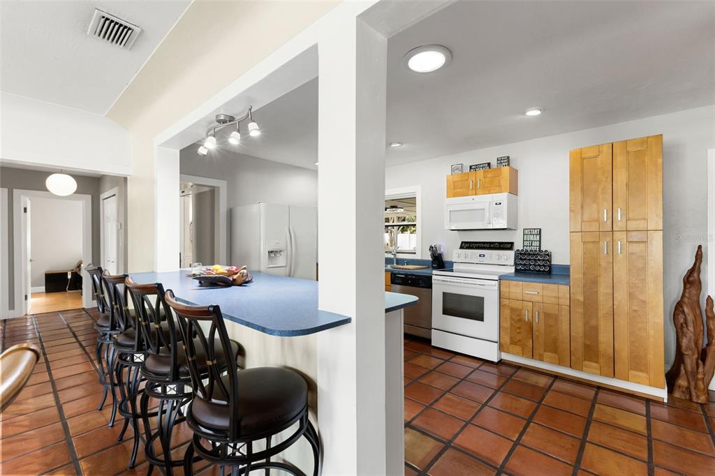 9854 51st Avenue North St. Petersburg, FL 33708 - Photo 14 of 52