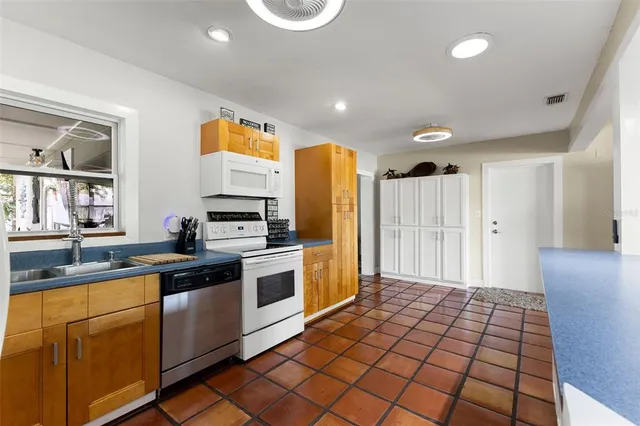 $549,000 | 9854 51st Avenue North, St. Petersburg, FL 33708