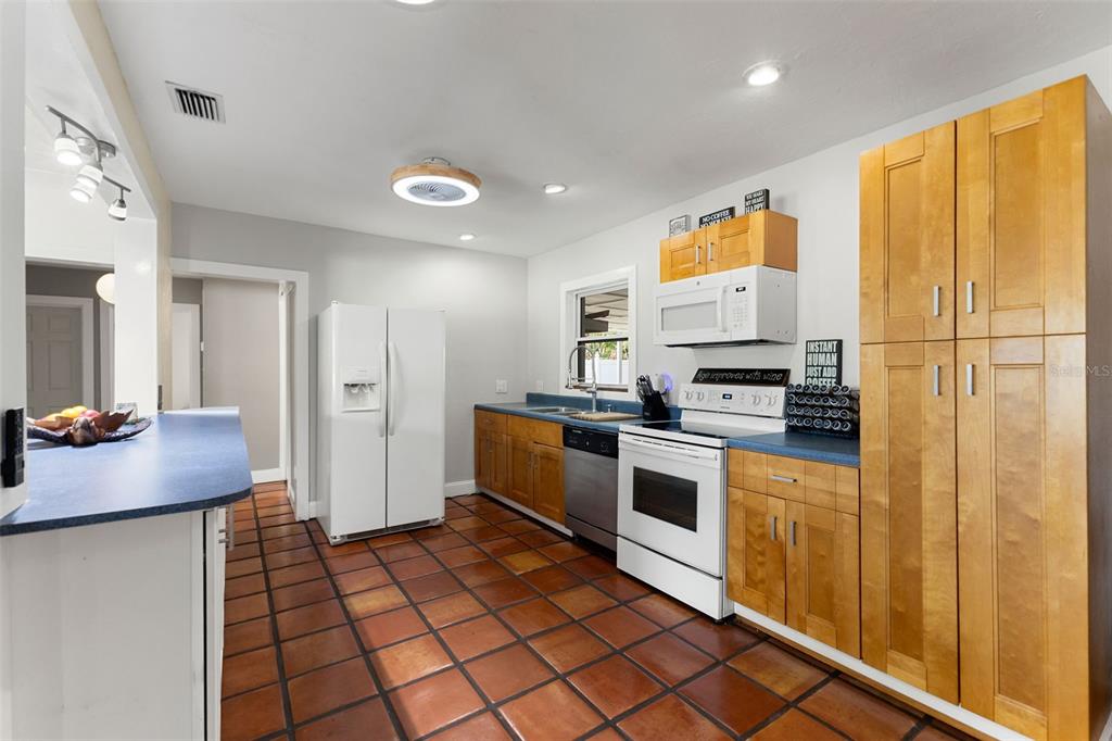 9854 51st Avenue North St. Petersburg, FL 33708 - Photo 21 of 52