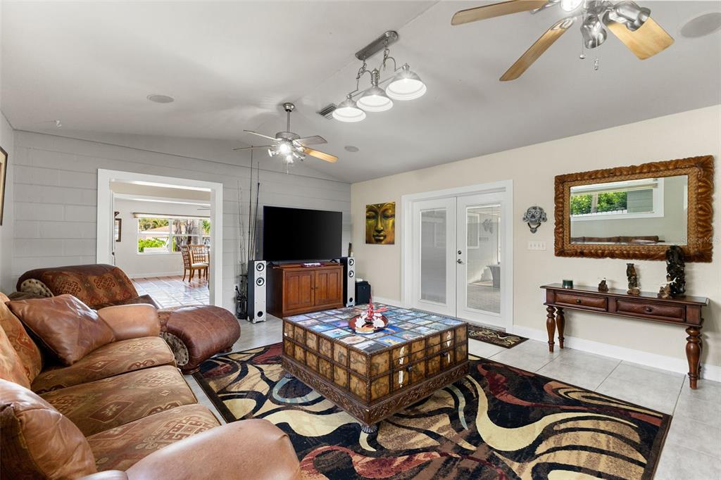 9854 51st Avenue North St. Petersburg, FL 33708 - Photo 32 of 52