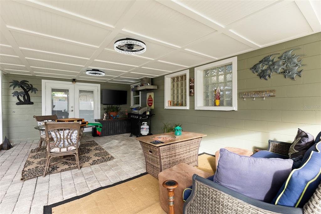 9854 51st Avenue North St. Petersburg, FL 33708 - Photo 42 of 52