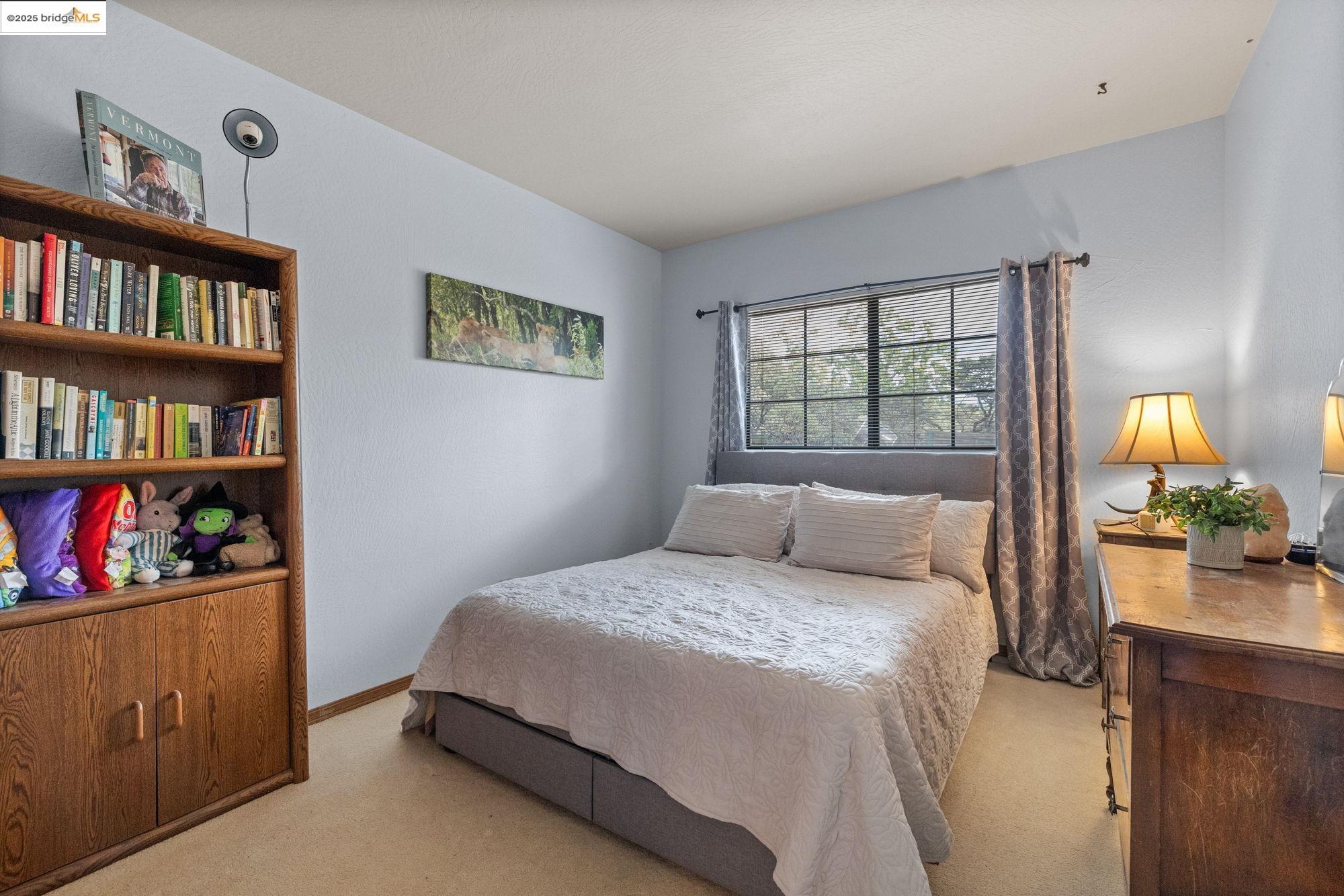 21950 Paseo De Los Portales Road Sonora, CA 95370 - Photo 32 of 47 a bedroom with a bed furniture and a book shelf