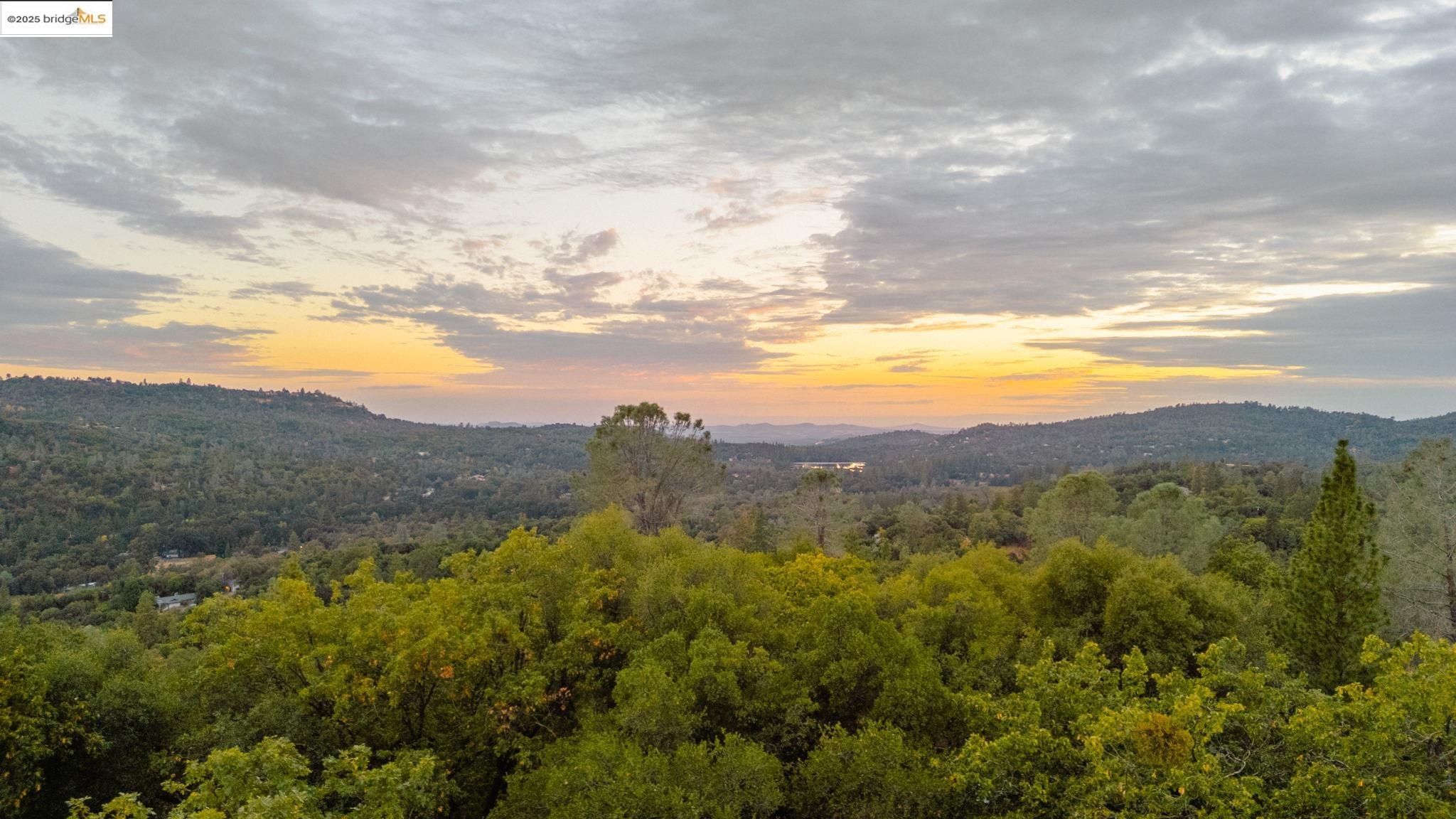 21950 Paseo De Los Portales Road Sonora, CA 95370 - Photo 47 of 47 a view of a city with lush green forest