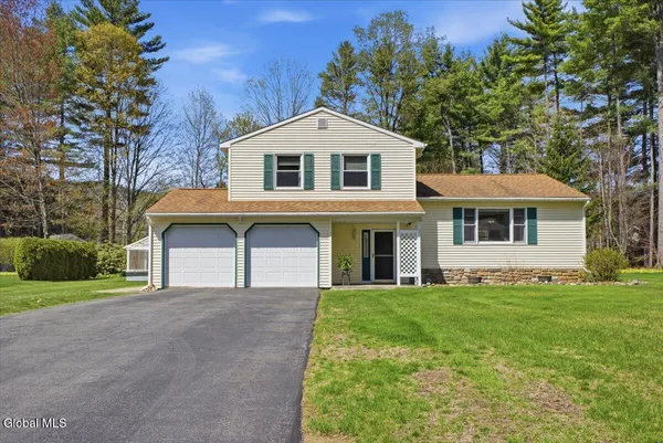 $399,900 | 10 Queen Diana Lane, Queensbury, NY 12804