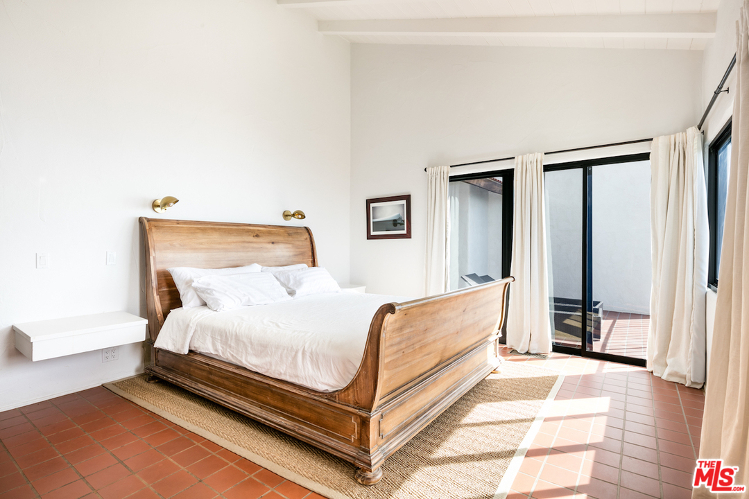 20755 Seaboard Road Malibu, CA 90265 - Photo 15 of 35 Gallery Image 15