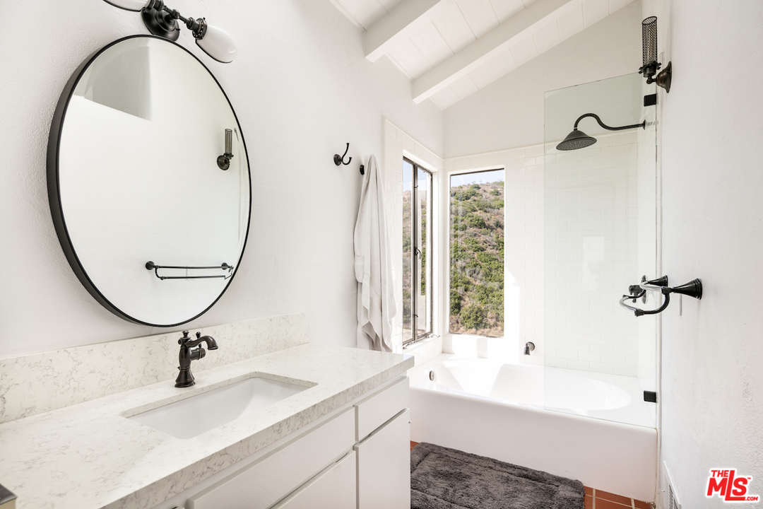 20755 Seaboard Road Malibu, CA 90265 - Photo 16 of 35 Gallery Image 16
