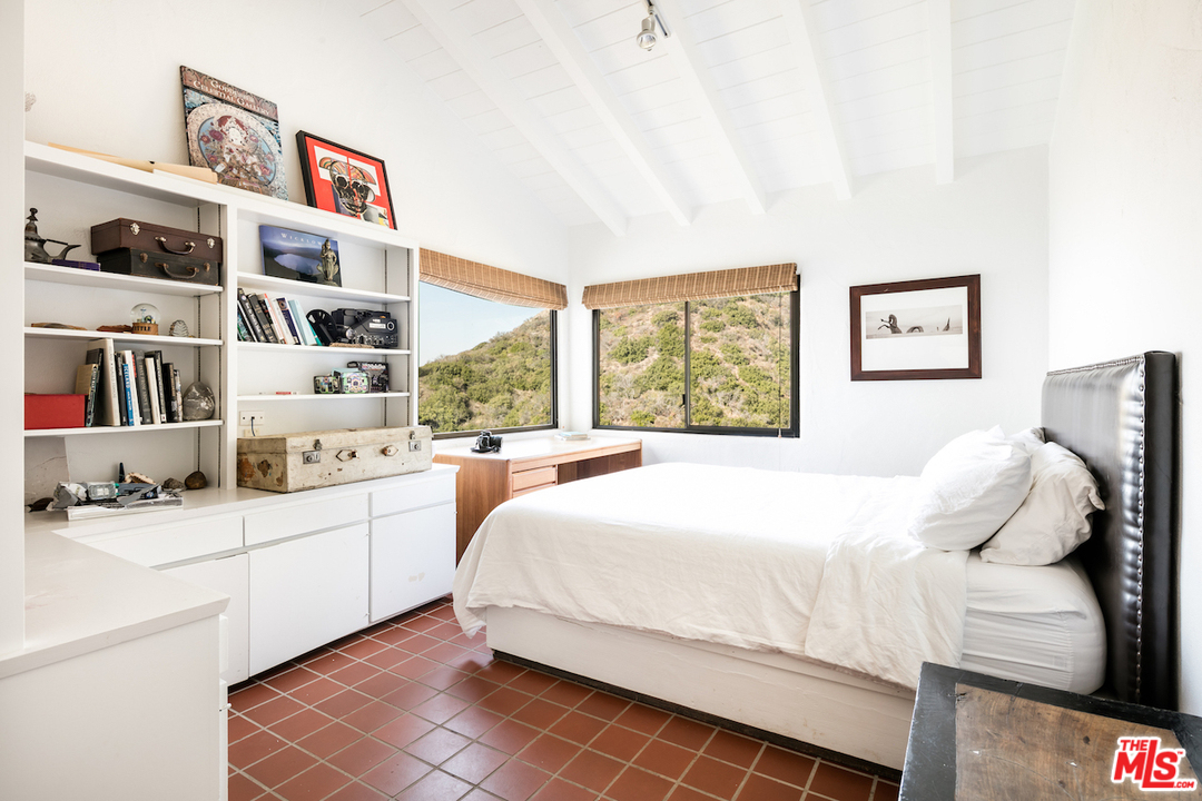 20755 Seaboard Road Malibu, CA 90265 - Photo 17 of 35 Gallery Image 17