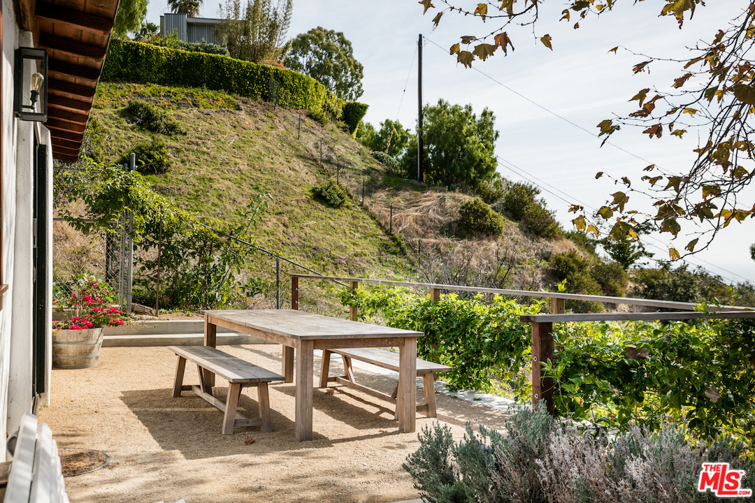 20755 Seaboard Road Malibu, CA 90265 - Photo 33 of 35 Gallery Image 33