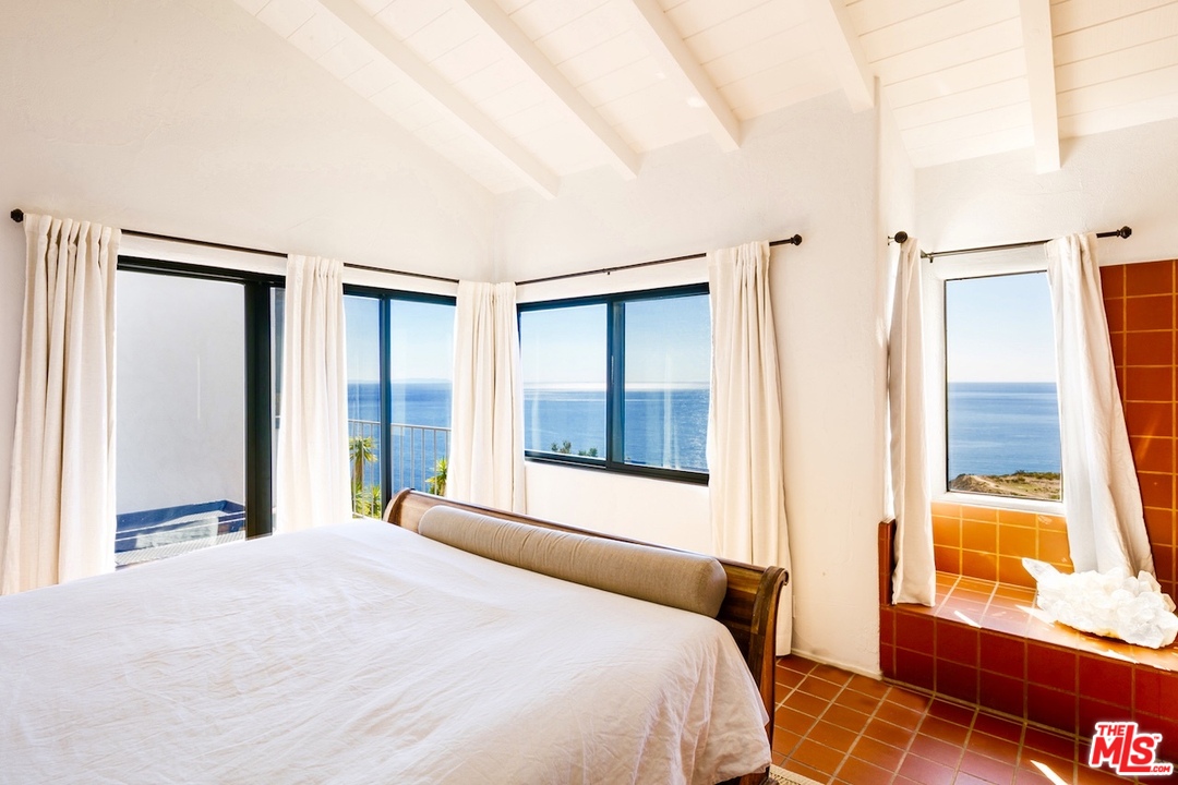 20755 Seaboard Road Malibu, CA 90265 - Photo 7 of 35 Gallery Image 7
