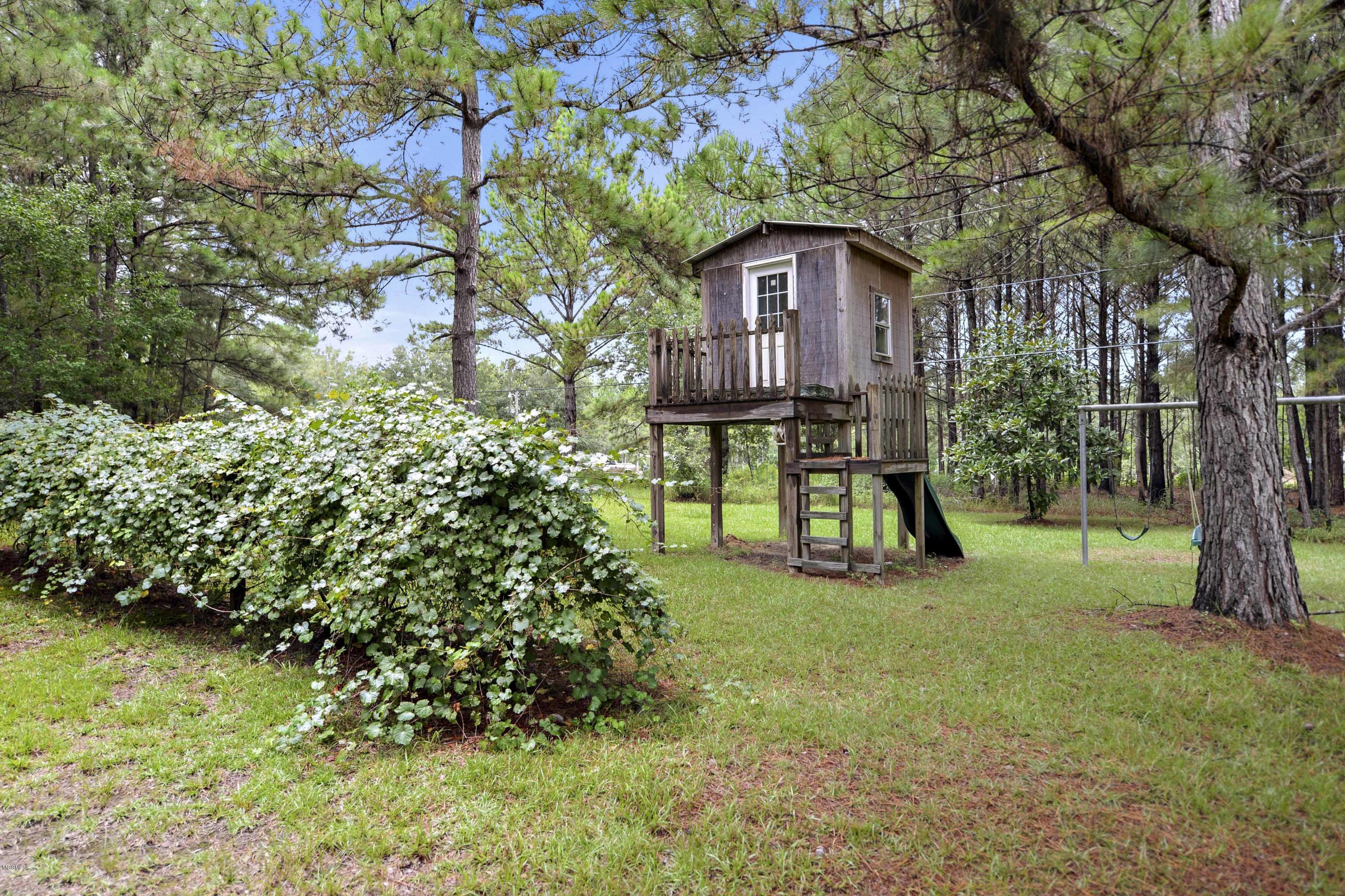 15317 Walter Smith Road Gulfport, MS 39503 - Photo 5 of 31 65EF9DDE-F402-4473-A204-CE5826AA95A4