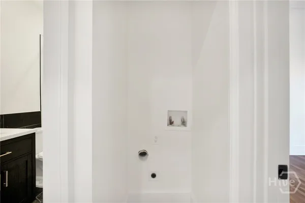 $2,500 | 105 East Gwinnett Street, Unit 4, Savannah, GA 31401