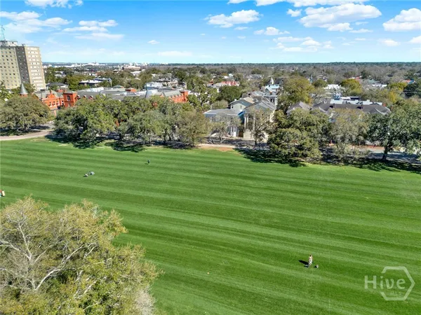 $2,500 | 105 East Gwinnett Street, Unit 4, Savannah, GA 31401