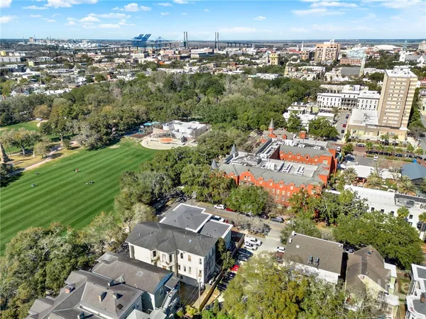 $2,500 | 105 East Gwinnett Street, Unit 4, Savannah, GA 31401