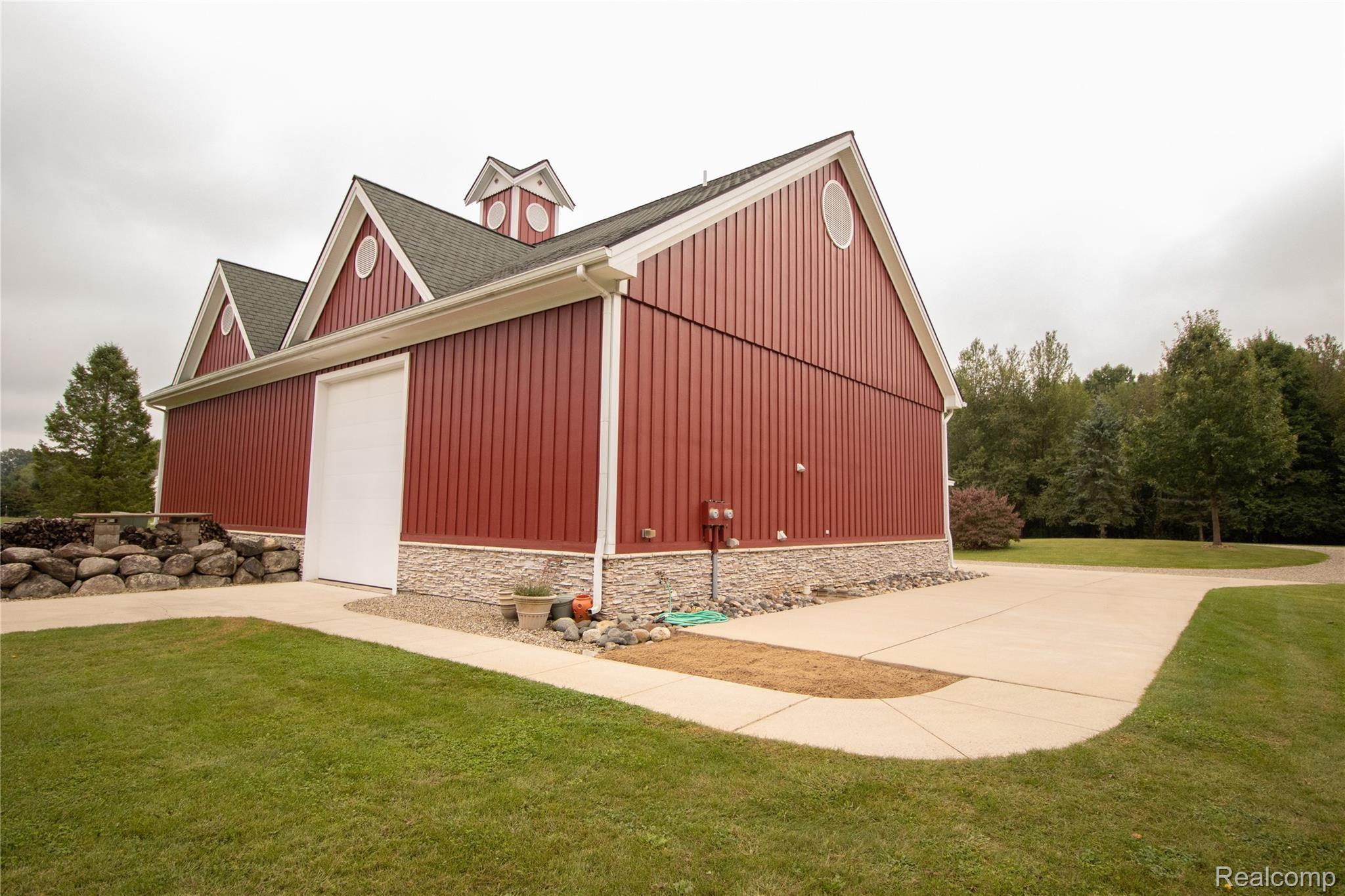 7488 Crofoot Road Fowlerville, MI 48836 - Photo 40 of 45 7488 crofoot - outbuilding 2.jpg