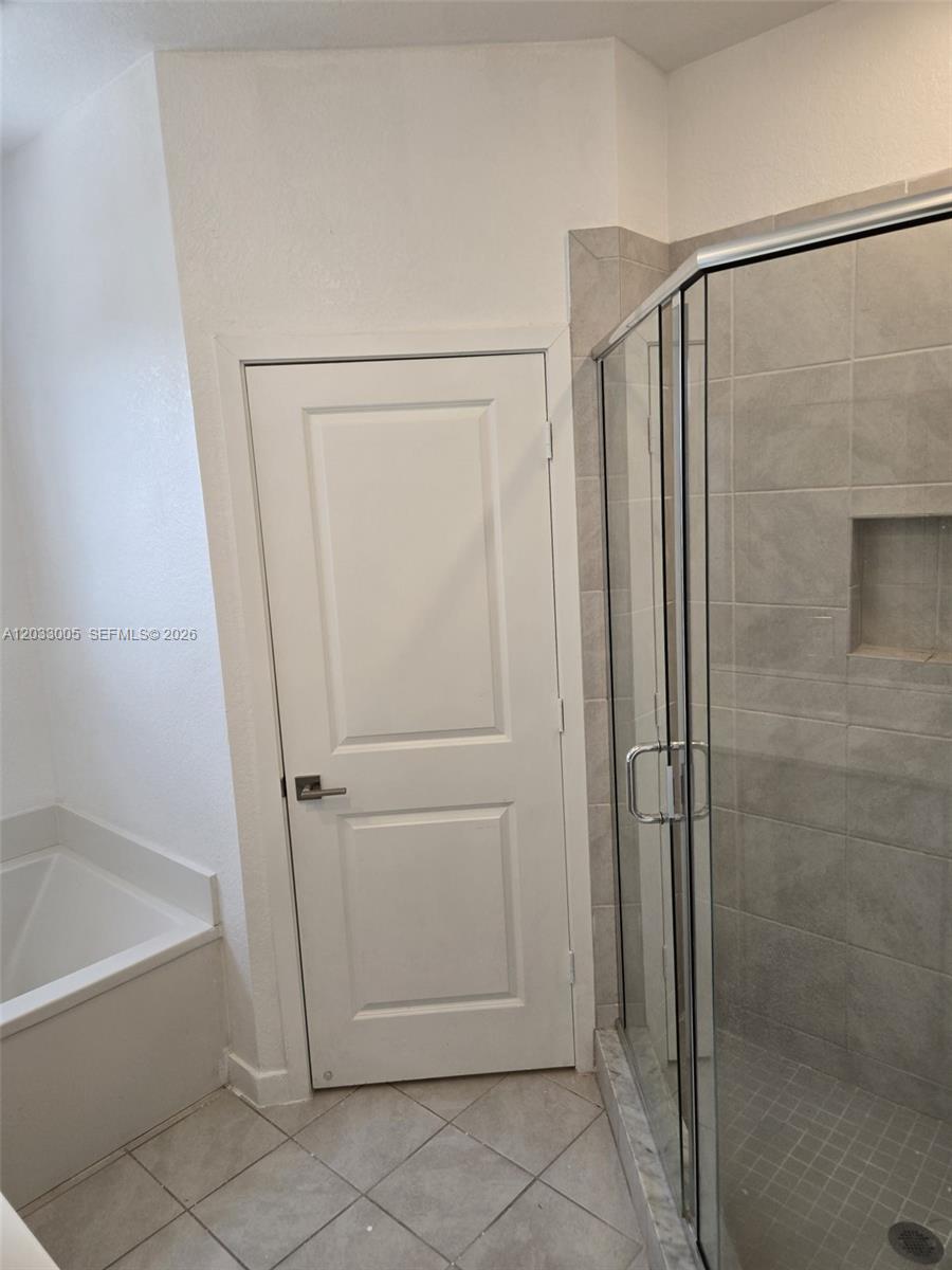 862 Southeast 17 Street, Unit 862 Homestead, FL 33034 - Photo 26 of 39 a bathroom with a bathtub and a shower