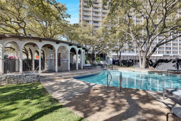 $2,695 | 1801 Lavaca Street, Unit 5D, Austin, TX 78701