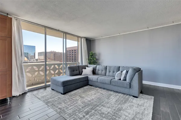 $2,695 | 1801 Lavaca Street, Unit 5D, Austin, TX 78701