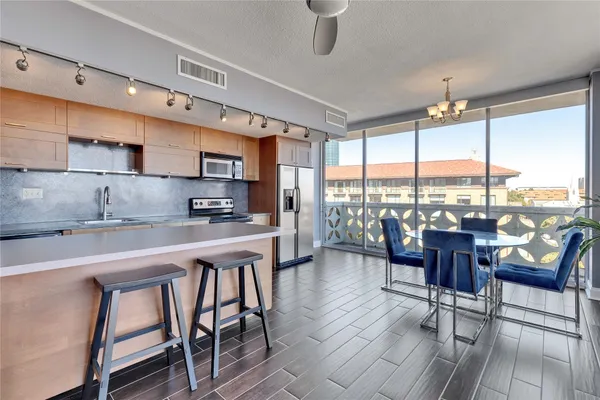 $2,695 | 1801 Lavaca Street, Unit 5D, Austin, TX 78701