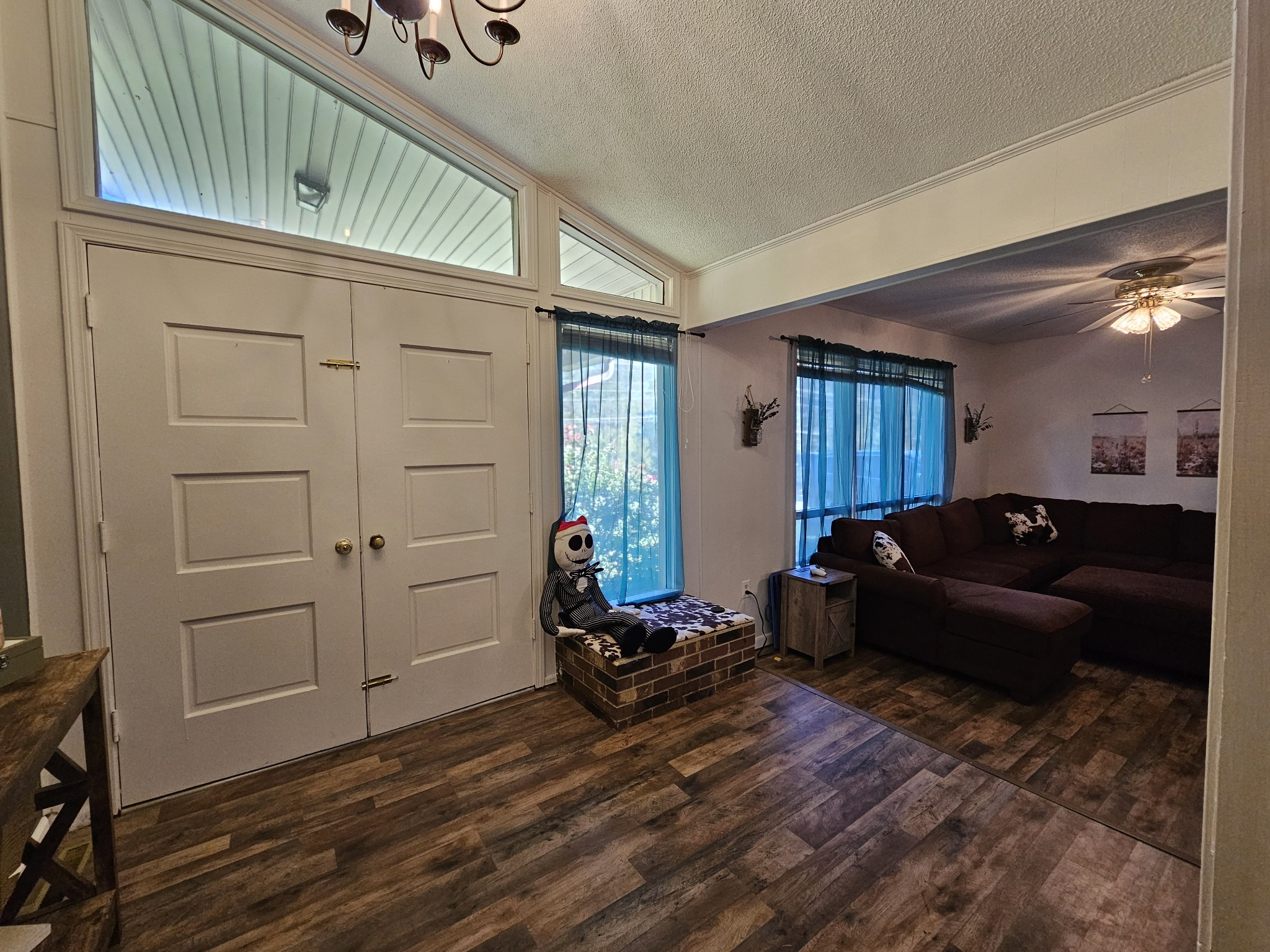2122 Old Decaturville Road Parsons, TN 38363 - Photo 25 of 37 a living room with furniture