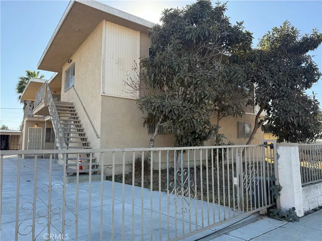 $2,397 | 1210 West 104th Street, Unit 2, Los Angeles, CA 90044