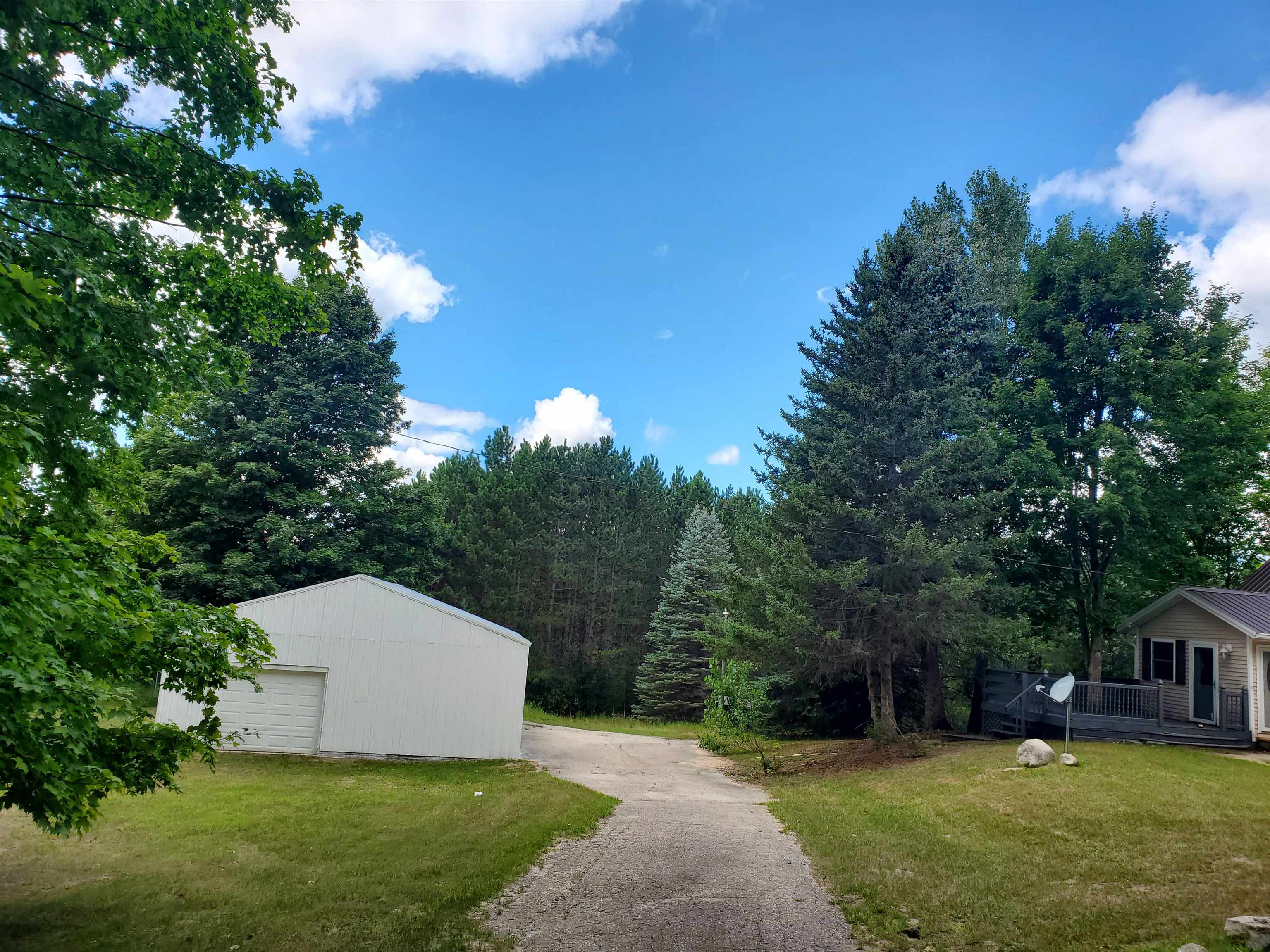 8055 North 41 Road Manton, MI 49663 - Photo 3 of 25 1950143-f02a7e84-8b45-4c77-8312-e67d70789e87.JPG