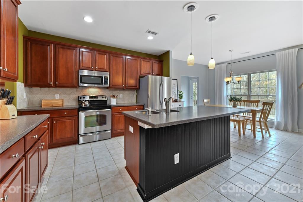 436 Sheltered Cove Court Fort Mill, SC 29708 - Photo 13 of 33 Gallery Image 13
