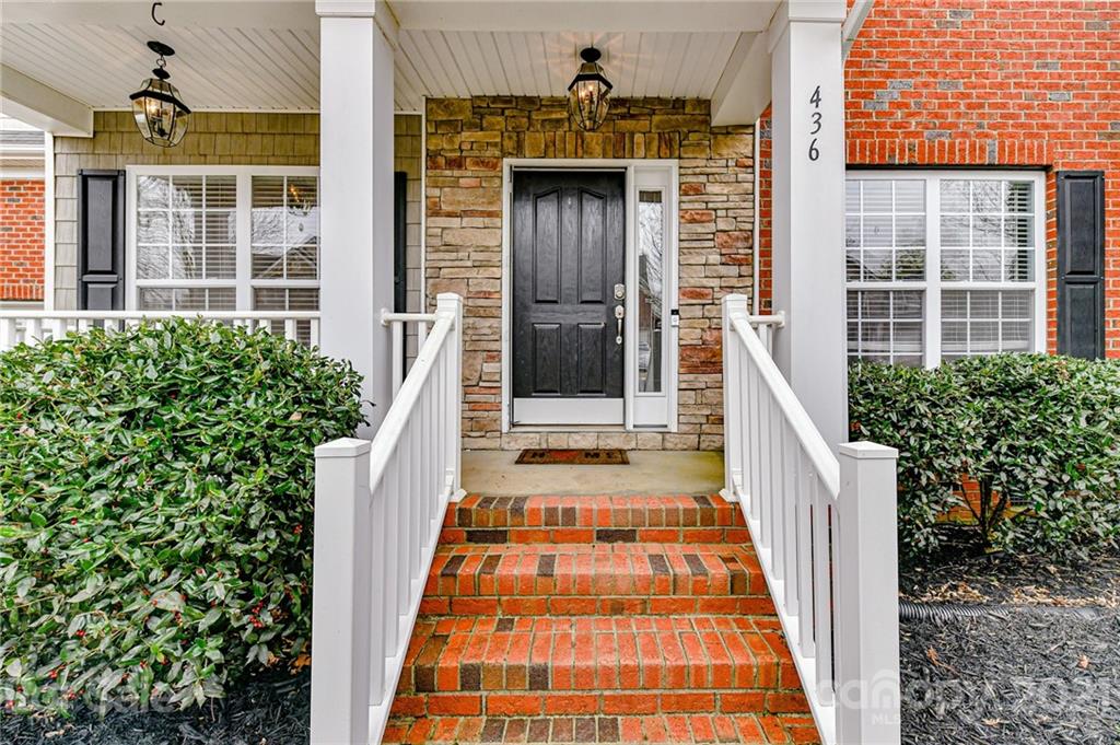 436 Sheltered Cove Court Fort Mill, SC 29708 - Photo 3 of 33 Gallery Image 3