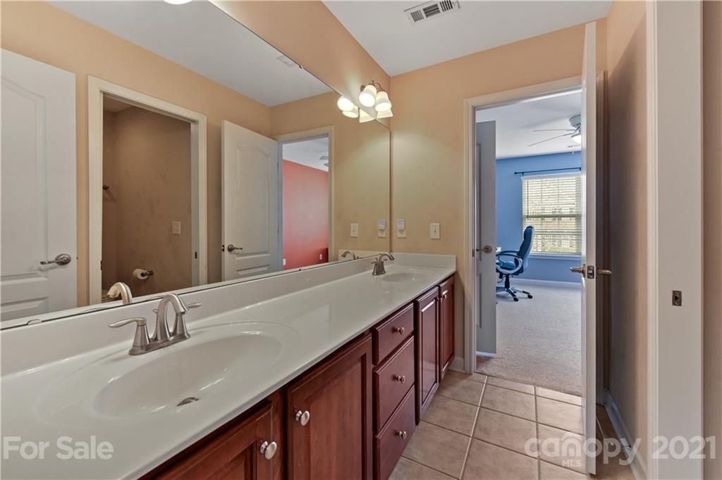 436 Sheltered Cove Court Fort Mill, SC 29708 - Photo 27 of 33 Gallery Image 27