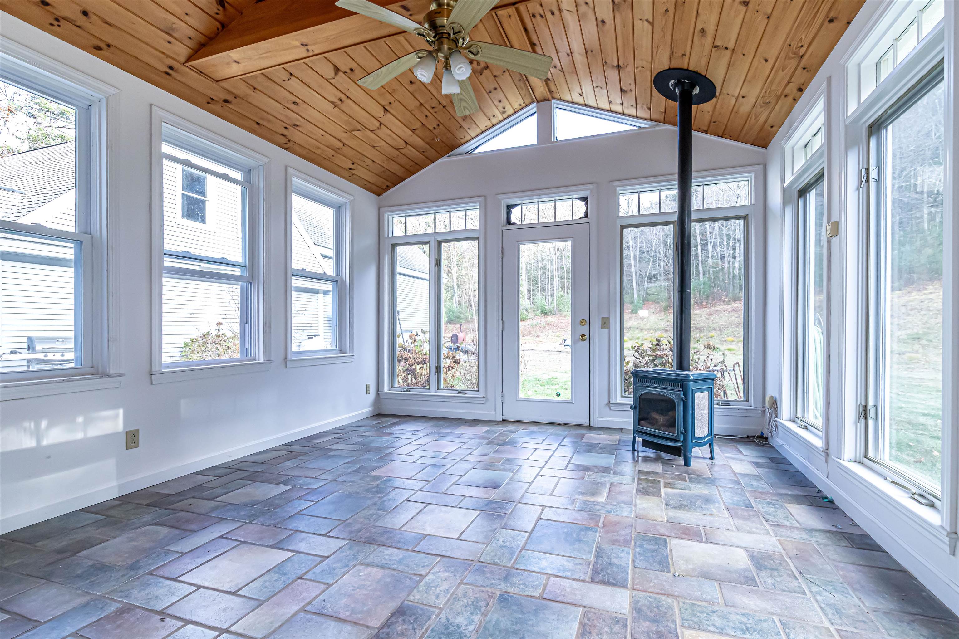 149 Mountain Road Deerfield, NH 03037 - Photo 8 of 43