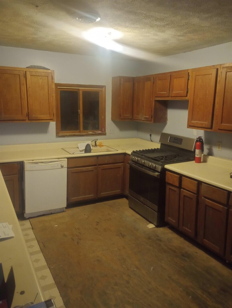1815 North 14th Street Herrin, IL 62948 - Photo 2 of 6 a kitchen with a sink and cabinets