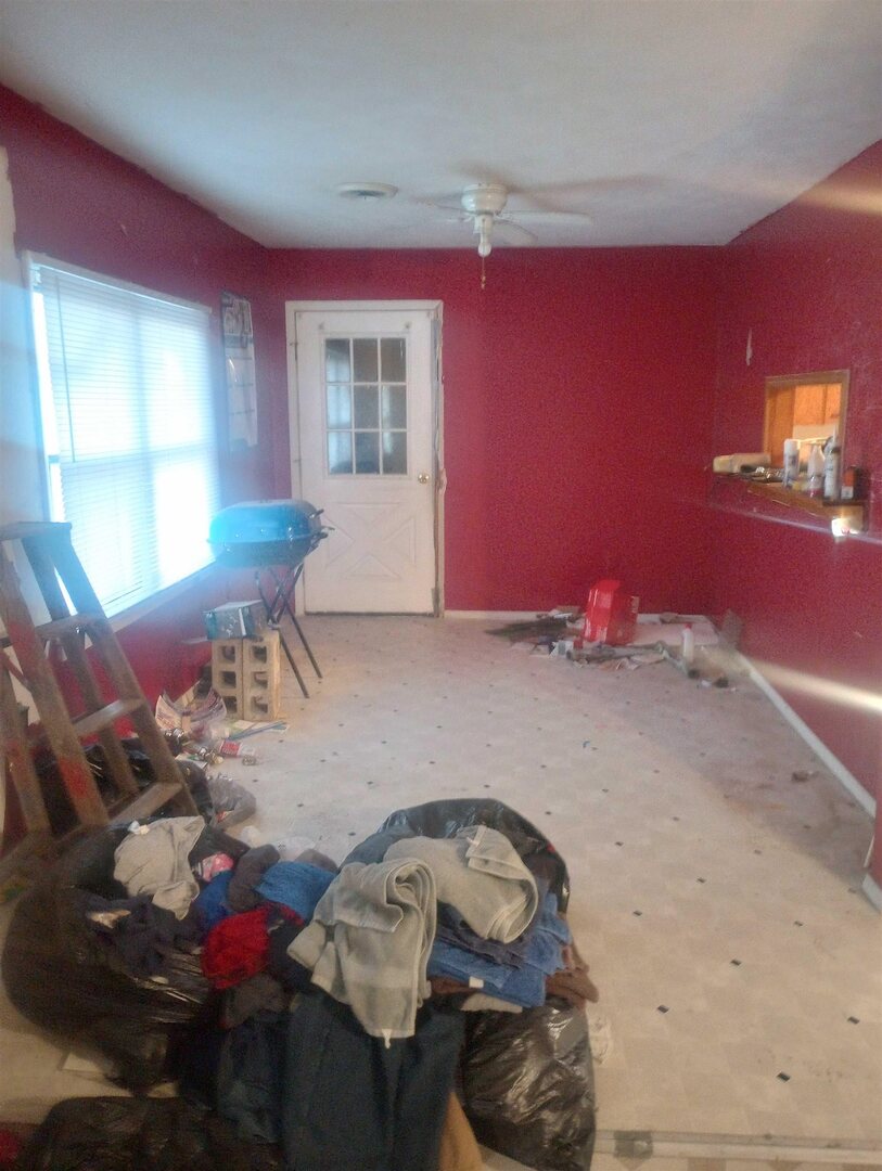 1815 North 14th Street Herrin, IL 62948 - Photo 4 of 6 a living room with furniture