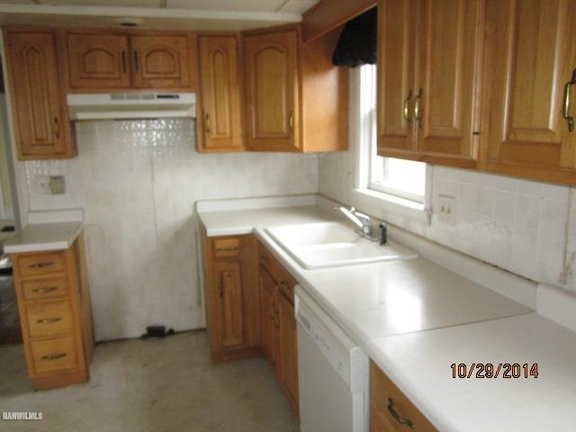 2405 North Henderson Road Freeport, IL 61032 - Photo 8 of 25 a kitchen with a sink and cabinets