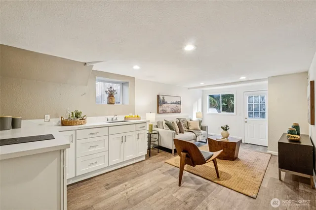 $1,195,000 | 5607 5th Avenue Northeast, Seattle, WA 98105