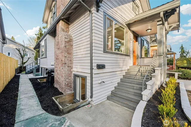 $1,195,000 | 5607 5th Avenue Northeast, Seattle, WA 98105