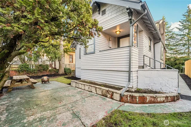 $1,195,000 | 5607 5th Avenue Northeast, Seattle, WA 98105