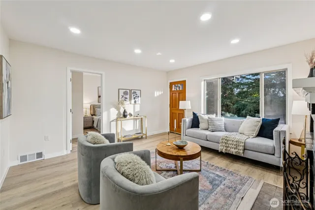 $1,195,000 | 5607 5th Avenue Northeast, Seattle, WA 98105