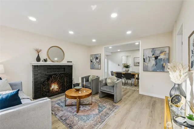 $1,195,000 | 5607 5th Avenue Northeast, Seattle, WA 98105