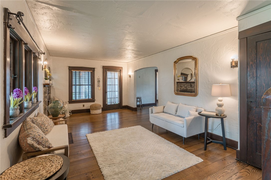 36 Hathaway Road Irondequoit, NY 14617 - Photo 4 of 19 Large living area/great room