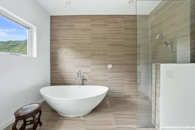 $4,980,000 | 4000 Old Pali Road, Honolulu, HI 96817