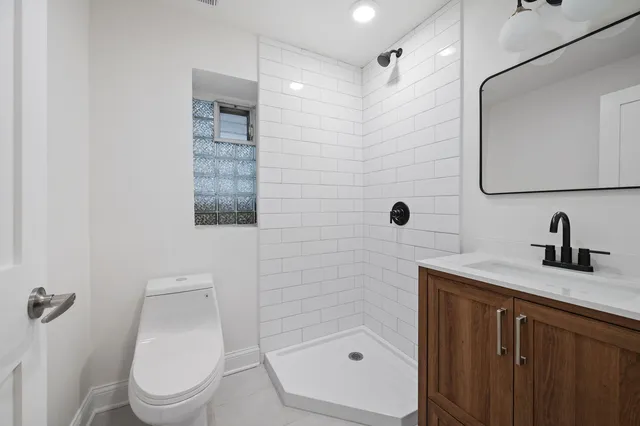 $2,500 | 1340 West Hollywood Avenue, Unit G, Chicago, IL 60660