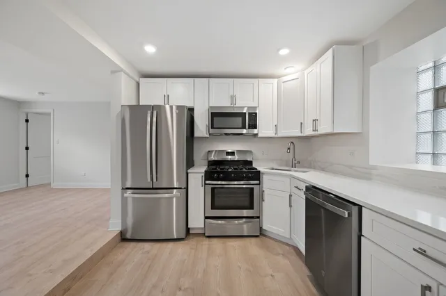 $2,500 | 1340 West Hollywood Avenue, Unit G, Chicago, IL 60660