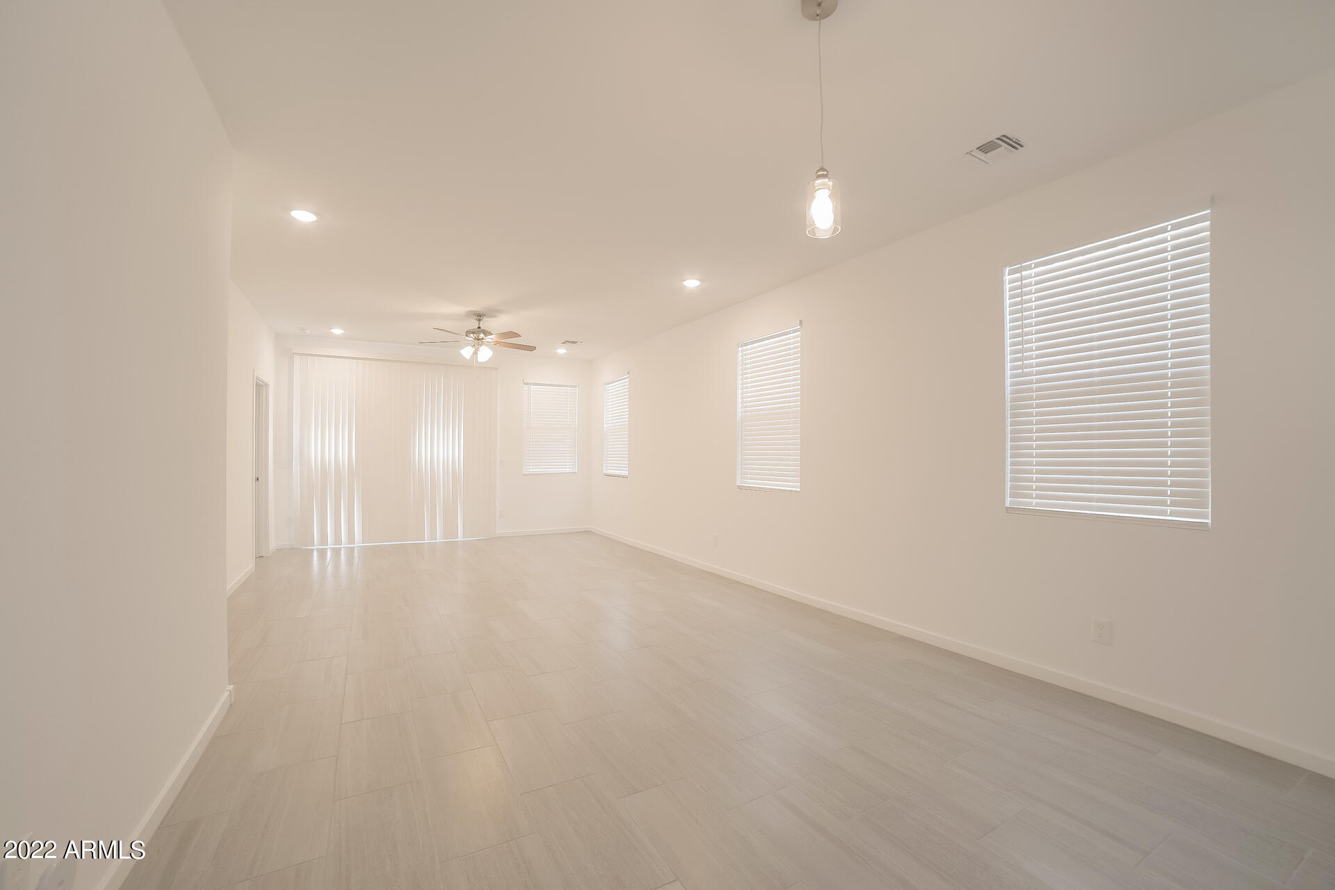 22686 North Chase Drive Maricopa, AZ 85138 - Photo 4 of 17 004-photo-living-room-11234165