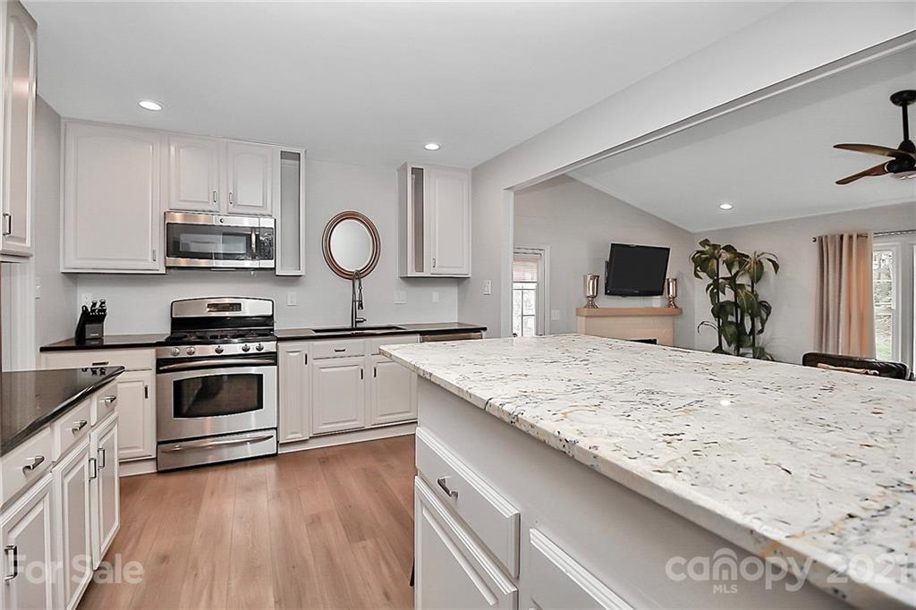 8325 Prince George Road Charlotte, NC 28210 - Photo 12 of 47 Gallery Image 12
