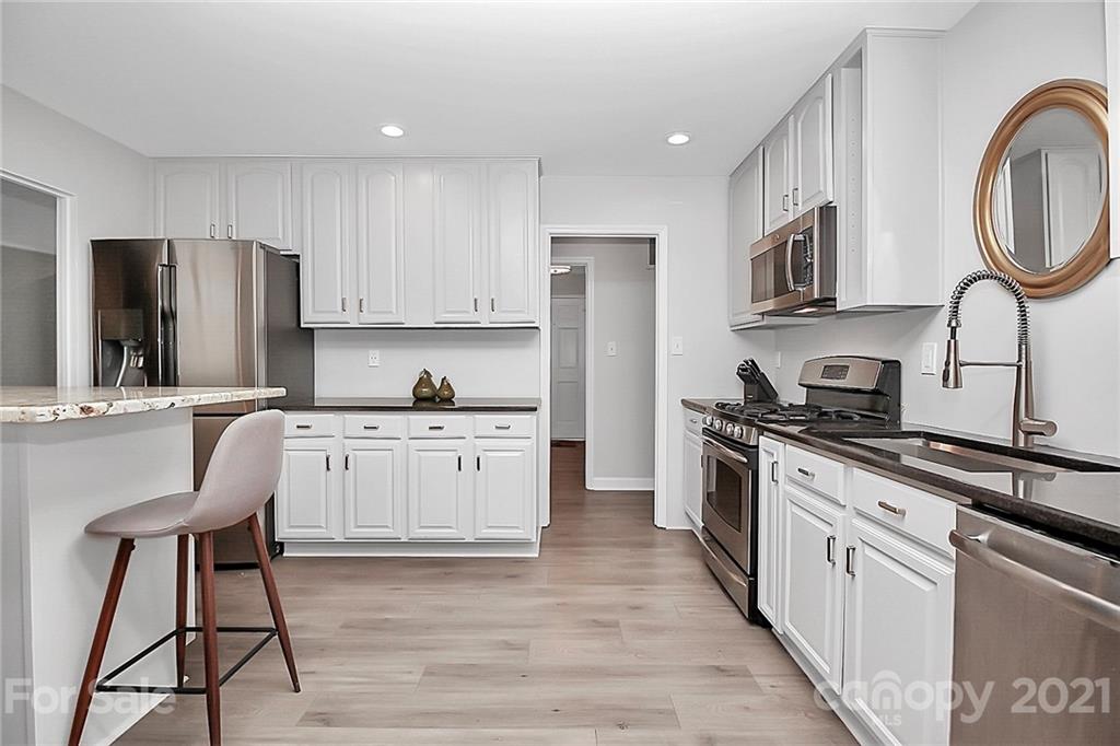 8325 Prince George Road Charlotte, NC 28210 - Photo 13 of 47 Gallery Image 13