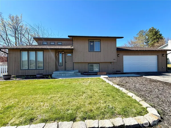 $404,900 | 611 Hillcrest Cir Drive, Omak, WA 98841