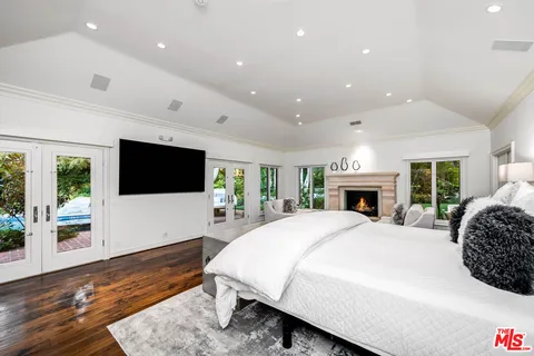 $4,995,000 | 19012 Dorlon Drive, Tarzana, CA 91356