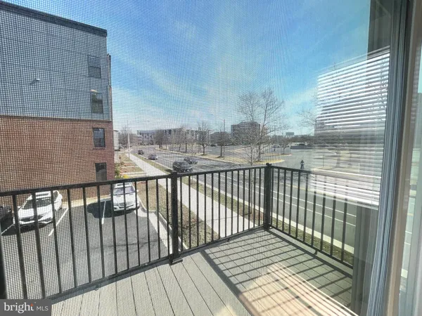 a view of entryway with a balcony