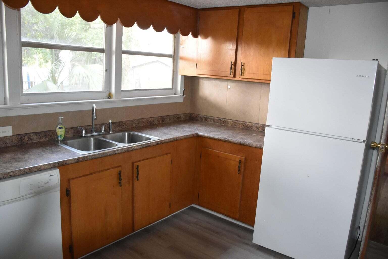 326 Dixie Street Crestview, FL 32536 - Photo 6 of 10 Dixie kitchen 1