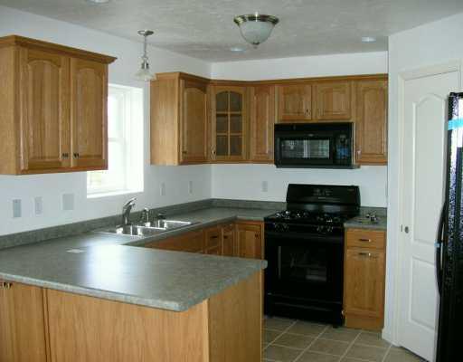 238 McDermott Road Level Green, PA 15085 - Photo 4 of 8 Kitchen.